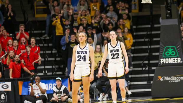 Gabbie Marshall, Caitlin Clark